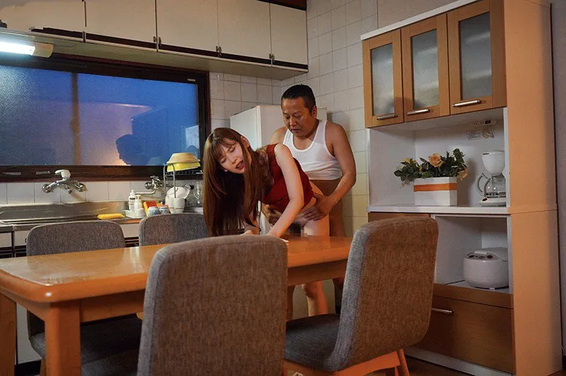 Con gái bị Ông xã mới của má phang mỗi ngày, cho dù đã có người yêu
