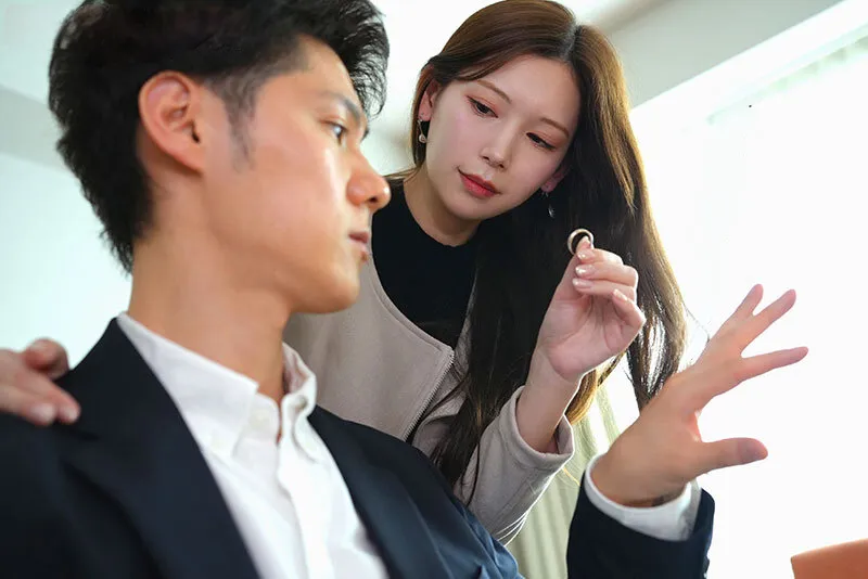 Bà xã đi đi chơi, anh xã ở nhà bị nhỏ em vợ yêu gạ đụ không trượt phát nào